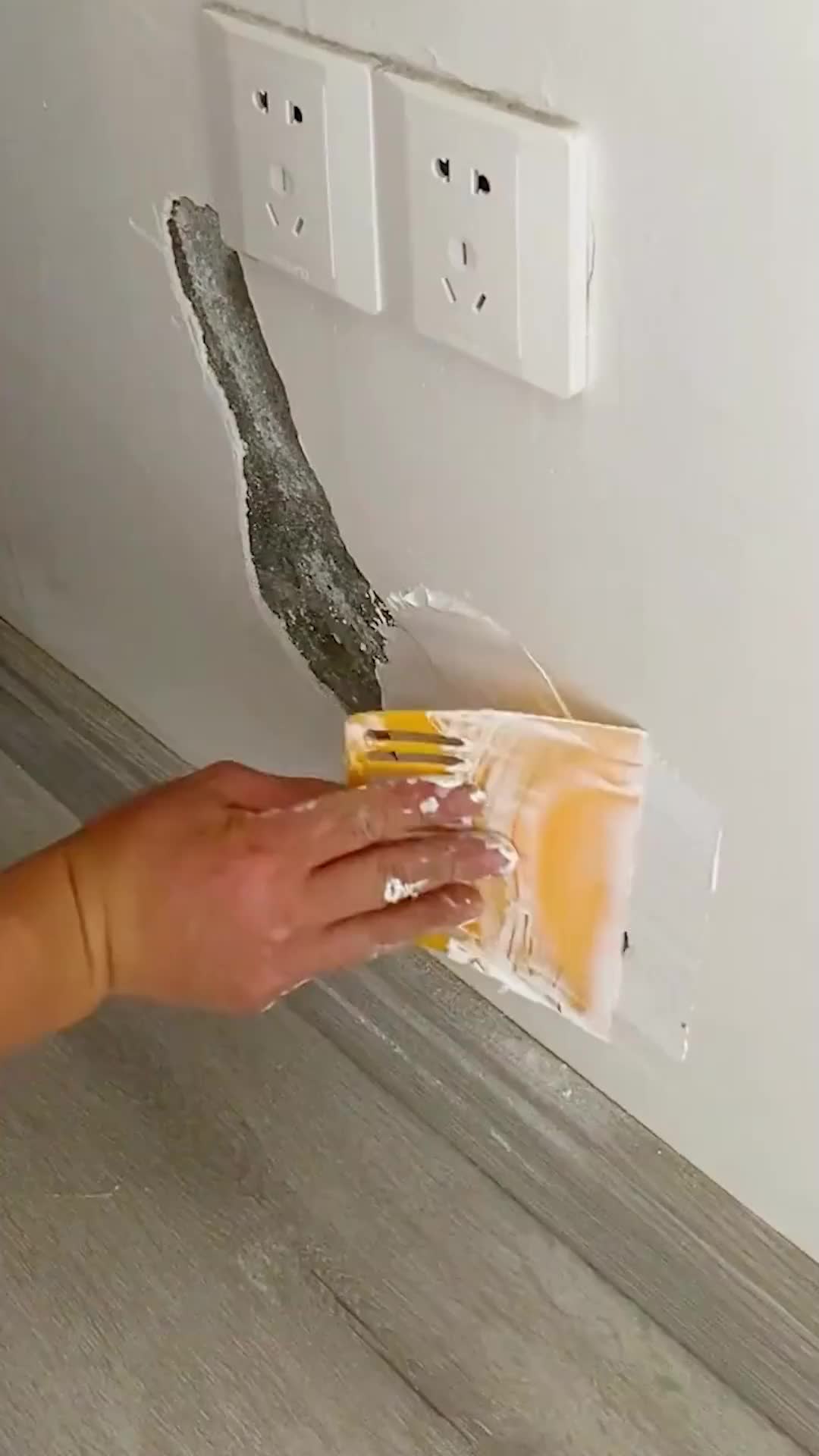 墙砖翘起最简单的修补方法图片(墙砖翘起最简单的修补方法图片视频)